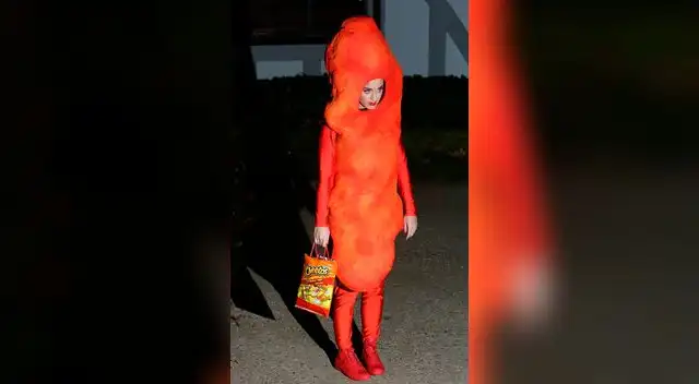 Katy Perry y su curioso disfraz de 'cheeto' por Halloween