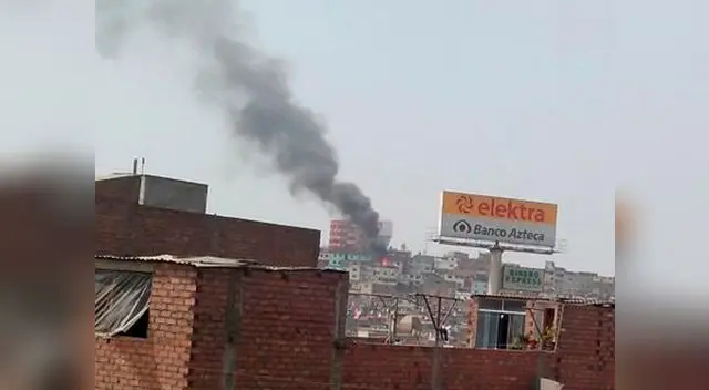 Una casa del cerro San Cosme está siendo afectada por un incendio. Una casa del cerro San Cosme está siendo afectada por un incendio.