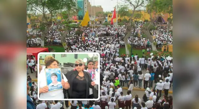 Mujeres y niños se vistieron de blanco para acudir a la marcha. 