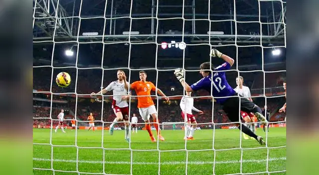 Victoria le sirvió también para salvar la cabeza de su entrenador Hiddink. 