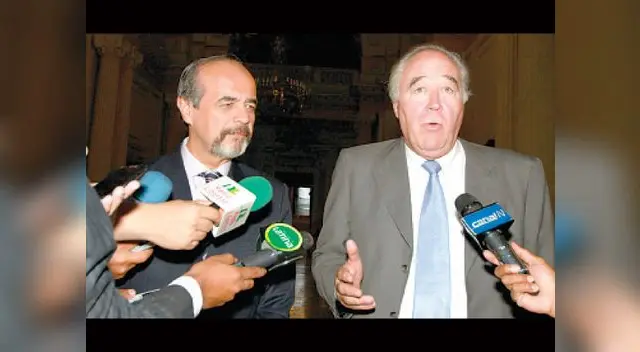 Al final se dieron apretón de manos pero parece que procesión va por dentro.