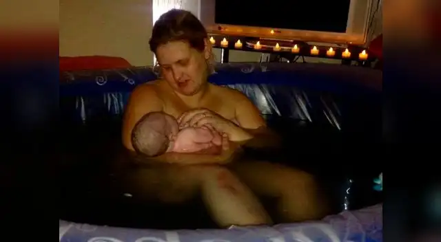 Página de Facebook 'The Positive Birth Movement' es bloqueada por foto de mujer dando a luz