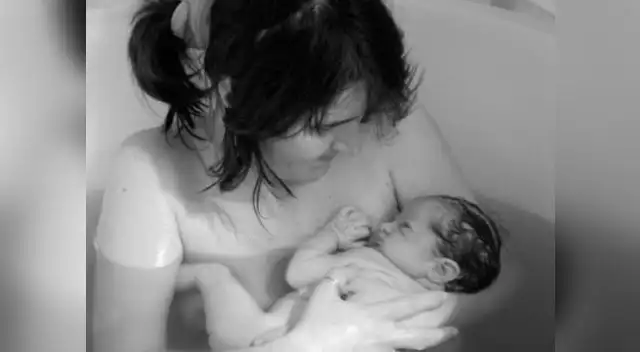 Página de Facebook 'The Positive Birth Movement' es bloqueada por foto de mujer dando a luz