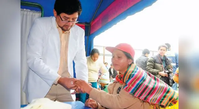 Aclaremos que el dolor y/o sonido de huesos no son síntomas de osteoporosis. Aclaremos que el dolor y/o sonido de huesos no son síntomas de osteoporosis.