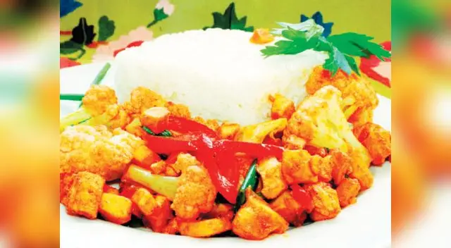 El secreto del chef: No sancoches demasiado la coliflor porque se deshace. Puedes cocinarla a vapor. El secreto del chef: No sancoches demasiado la coliflor porque se deshace. Puedes cocinarla a vapor.