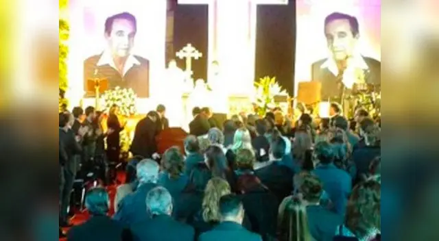 'Kiko' asistió a misa de Roberto Gómez Bolaños, 'Chespirito'.