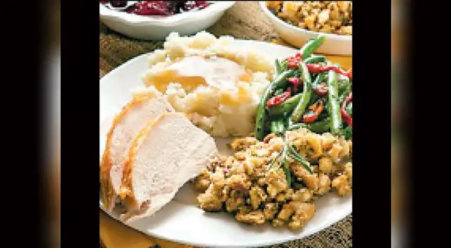 La grasa del pavo está debajo de su piel, por lo que se puede retirar fácilmente.