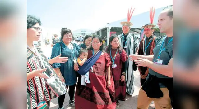 De manera simbólica, instalaron su maloca en sede del evento. De manera simbólica, instalaron su maloca en sede del evento.