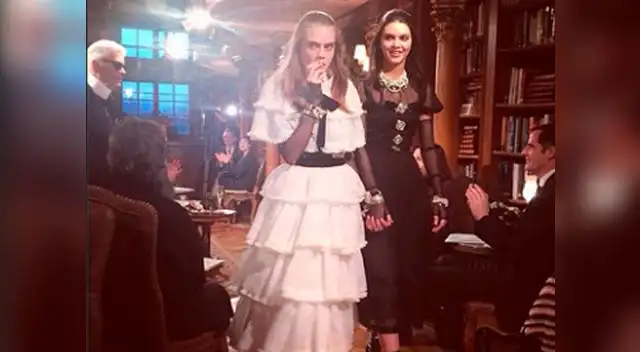 Kendall Jenner y Cara Delevingne captadas en sugerente pose.