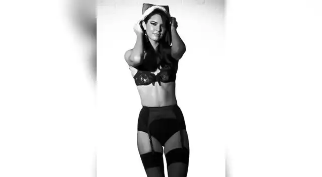 Kendall Jenner calienta Instagram con sexy lencería por Navidad.