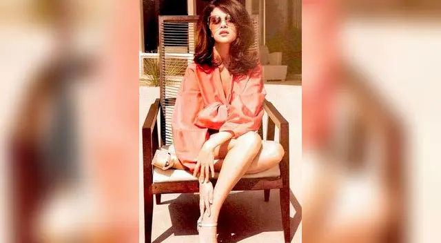 Selena Gómez explota su sensualidad posando a lo Jackie Keneddy. Selena Gómez explota su sensualidad posando a lo Jackie Keneddy.