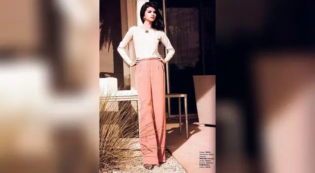 Selena Gómez explota su sensualidad posando a lo Jackie Keneddy. Selena Gómez explota su sensualidad posando a lo Jackie Keneddy.