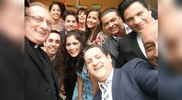 Nachito se tomó selfies con varios personajes de popular serie. Nachito se tomó selfies con varios personajes de popular serie.