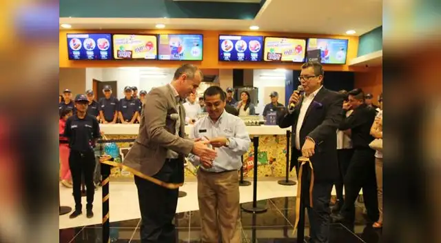 Corte de cinta de Cineplanet.