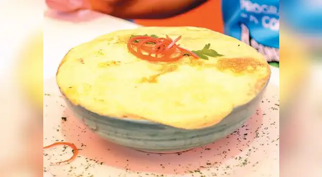 El secreto del chef: Cuando coloques la quinua en la fuente presiona bien hacia la base.