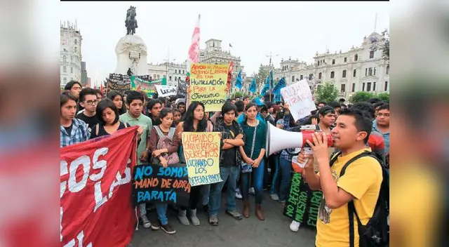 La semana pasada policía se excedió en el uso de violencia para reprimir la protesta. La semana pasada policía se excedió en el uso de violencia para reprimir la protesta.