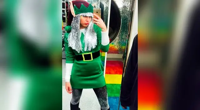Miley Cyrus posa vestida de sexy elfo por Navidad (FOTOS)