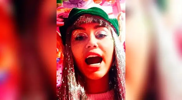 Miley Cyrus posa vestida de sexy elfo por Navidad (FOTOS)