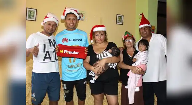 Chávez se destapó celebrando con la hinchada tras volver de Trujillo.