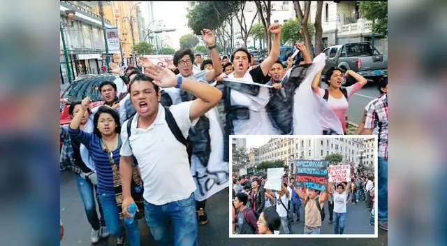 Se calcula que más de 20 mil personas llegaron a nueva jornada de protesta contra polémica ley. Se calcula que más de 20 mil personas llegaron a nueva jornada de protesta contra polémica ley.