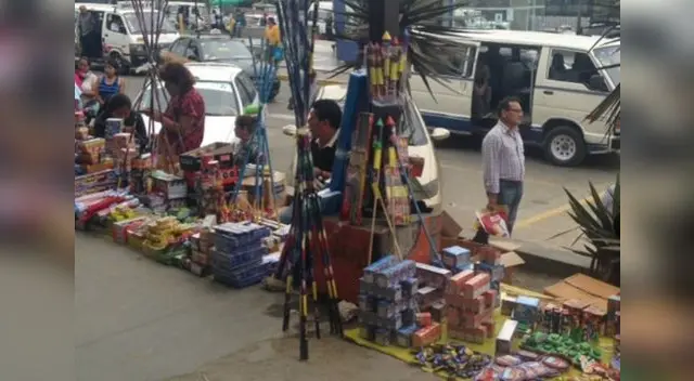 Ambulantes no temen multa de venta ilegal.