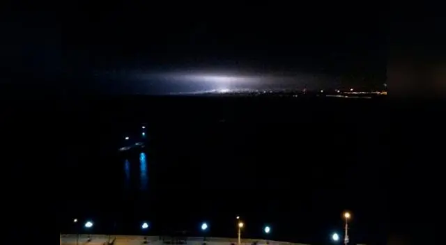 Extraño resplandor se dejó ver en el cielo de Lima y Callao.