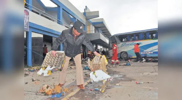 Los destrozos suman miles de dólares y la policía busca a los responsables. Los destrozos suman miles de dólares y la policía busca a los responsables.