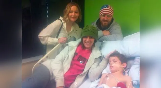 Jennifer Lawrence llevó alegría a niños internados en un hospital por Navidad. Jennifer Lawrence llevó alegría a niños internados en un hospital por Navidad.