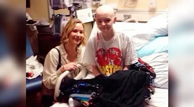 Jennifer Lawrence llevó alegría a niños internados en un hospital por Navidad. Jennifer Lawrence llevó alegría a niños internados en un hospital por Navidad.