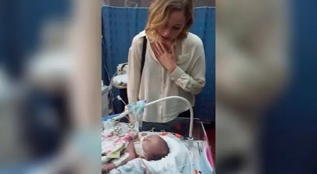 Jennifer Lawrence llevó alegría a niños internados en un hospital por Navidad. Jennifer Lawrence llevó alegría a niños internados en un hospital por Navidad.