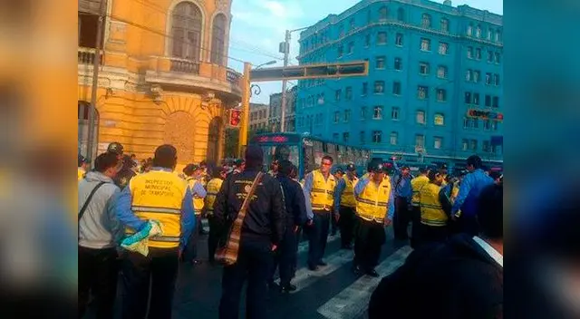 Inspectores municipales hacen huelga indefinida por falta de pago. Inspectores municipales hacen huelga indefinida por falta de pago.