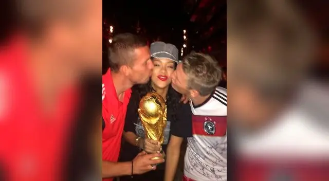 Rihanna entre dos campeones del Mundo.