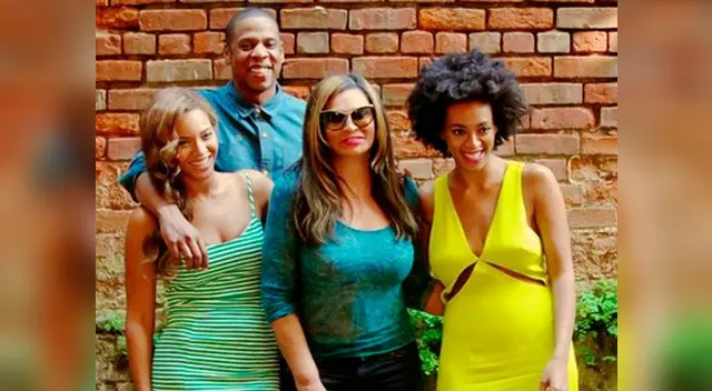 Beyonce con su esposo y hermanas.