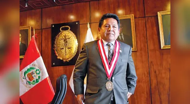 Es la primera vez que se aplica una sanción de este tipo al máximo representante del ministerio público.