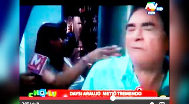 La sangre llegó al río. La sangre llegó al río.