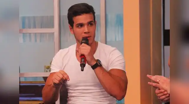 Asegura que su corazón está solitario y sale solo con amigas. Asegura que su corazón está solitario y sale solo con amigas.