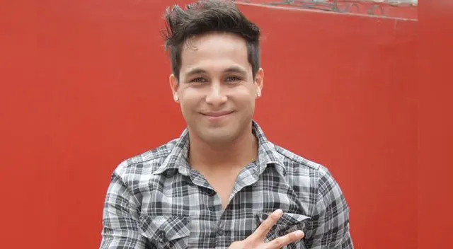 Es solidario con su amigo.