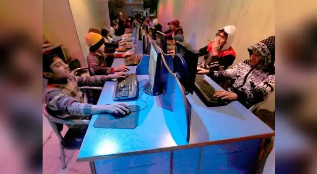 Uno de los principales problemas en Internet es el ciberacoso. Uno de los principales problemas en Internet es el ciberacoso.