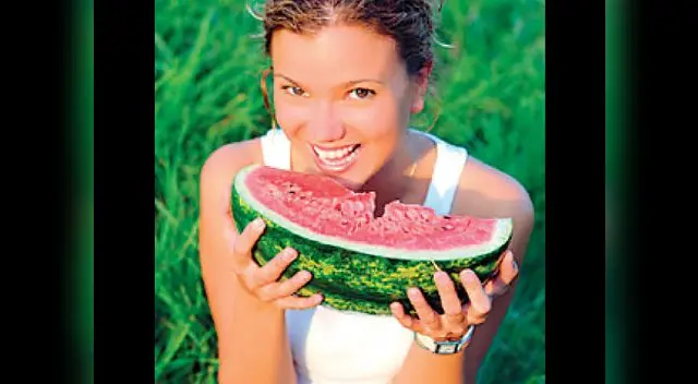 100 gramos de sandía solo aporta al organismo 32 calorías, ¡consúmela! 100 gramos de sandía solo aporta al organismo 32 calorías, ¡consúmela!