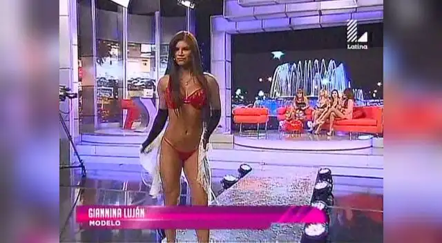 Mostró el resultado de sus ejercicios. Mostró el resultado de sus ejercicios.