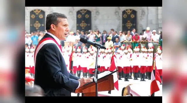 Presidente, Ollanta Humala, encabezó ceremonia de aniversario en plaza mayor. Presidente, Ollanta Humala, encabezó ceremonia de aniversario en plaza mayor.