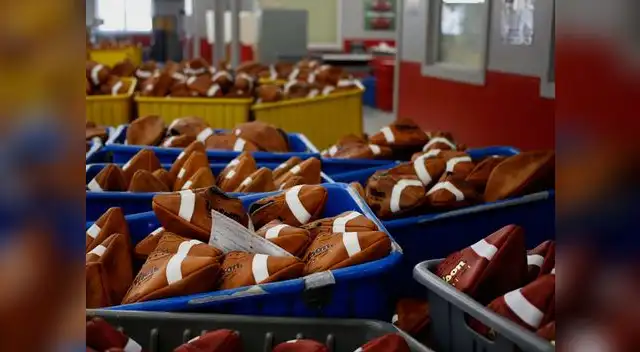 Cada balón tiene que pasar por un estricto control de calidad