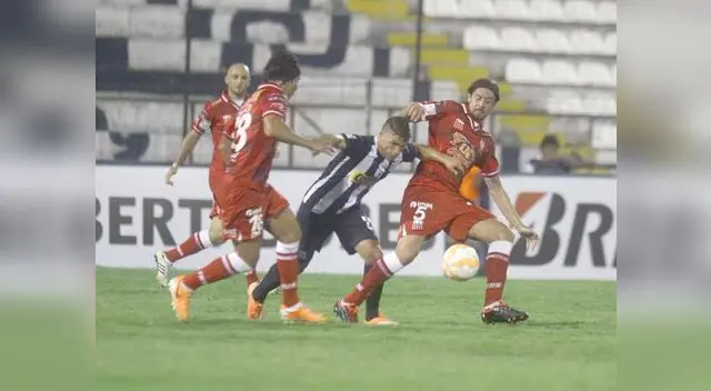 Costa marcado por tres argentinos. Costa marcado por tres argentinos.