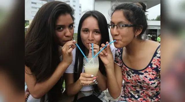 d También presentan tragos casa sola, candy y cosito... ¡no se los pierda!