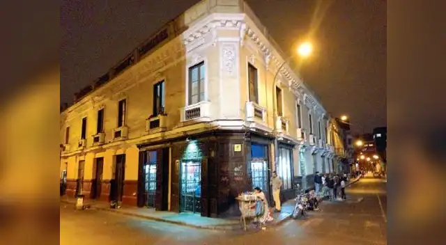 El bar Queirolo es un tradicional local del centrro histórico.