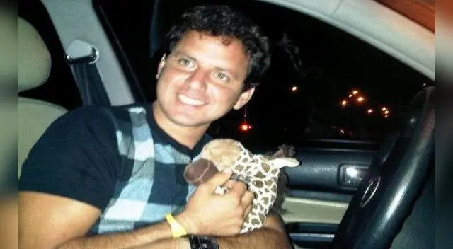 Lamentó no haber estado con su hijo cuando él lo necesitaba. Lamentó no haber estado con su hijo cuando él lo necesitaba.