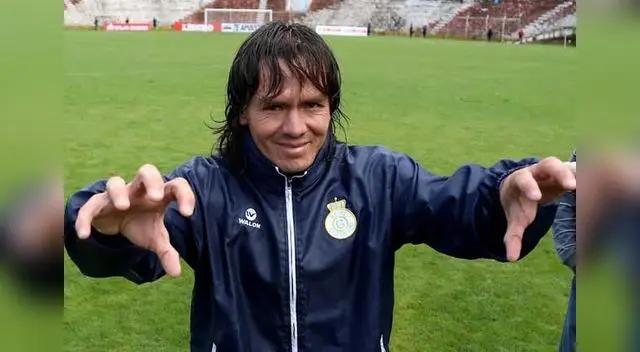 El delantero de la máquina mantiene su puntería. El delantero de la máquina mantiene su puntería.