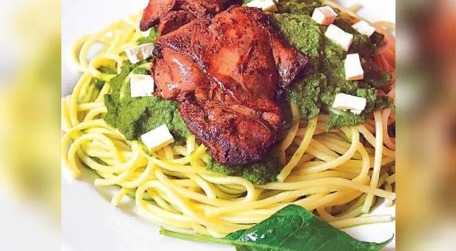 El secreto del chef: Dale un gustito especial al pimiento poniendo junto con el queso perejil picadito. 