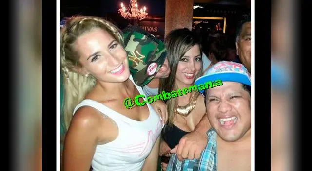 Mario Hart besa a Claudia Ramírez