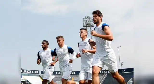 Sanguinetti llevó la voz de los jugadores, pues pidió volver a su campo.